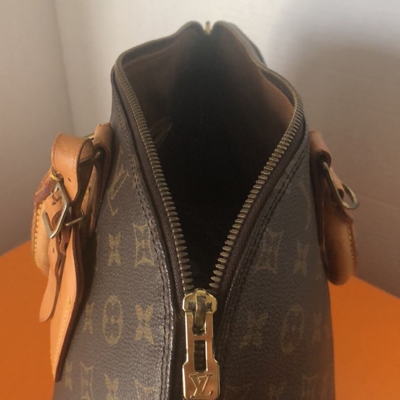 Authentic LOUIS VUITTON Alma Monogram Handbag - Picture 6 of 17